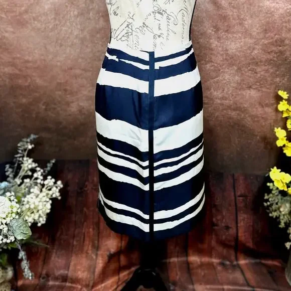 W by Worth Wavy Stripe 100% Silk Twill Slim Skirt Navy/White size 10
